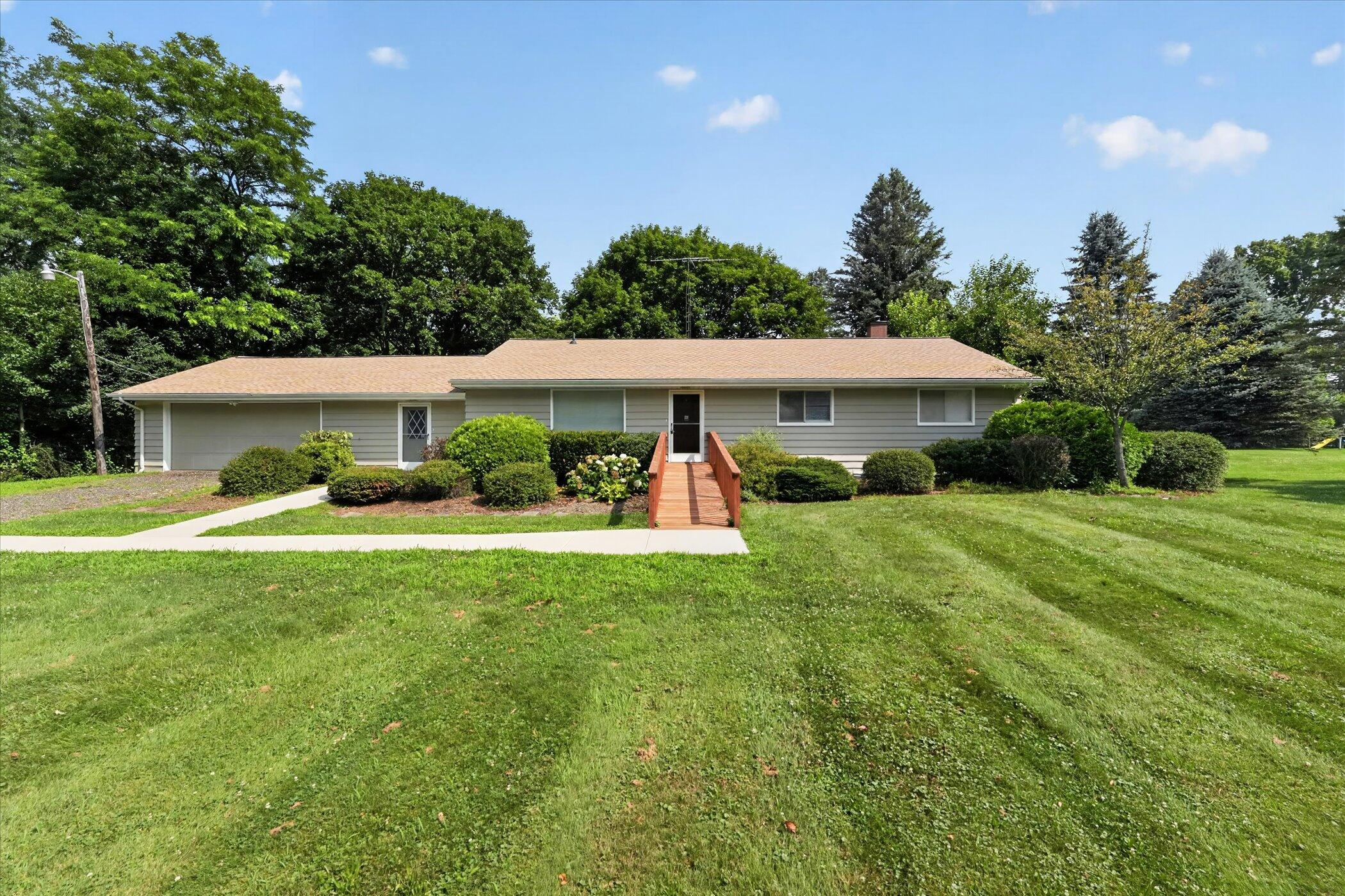 6720 Horton Road Jackson, MI 49201 - Photo 4 of 38 04-6720-Horton-Rd-Windowstill
