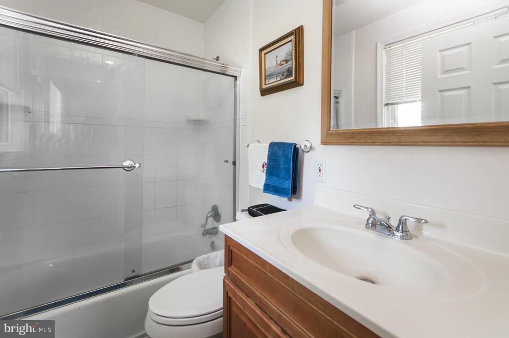 8411 High Ridge Road Ellicott City, MD 21043 - Photo 14 of 30 Bath (Master)