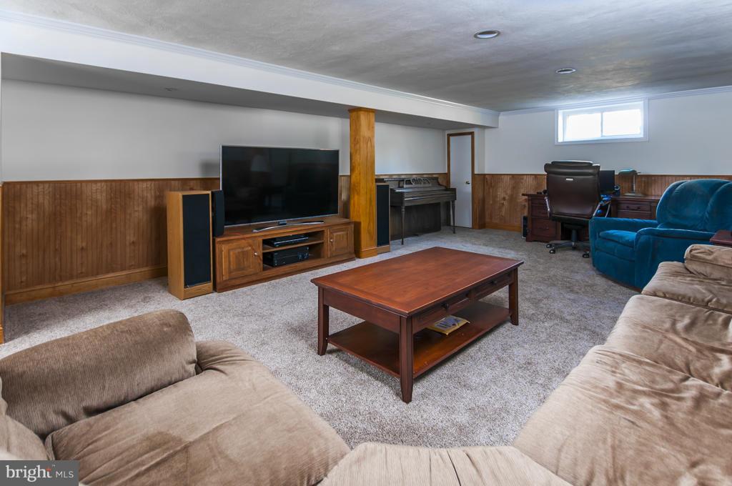 8411 High Ridge Road Ellicott City, MD 21043 - Photo 21 of 30 Family Room