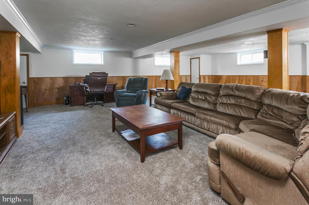 8411 High Ridge Road Ellicott City, MD 21043 - Photo 22 of 30 Family Room