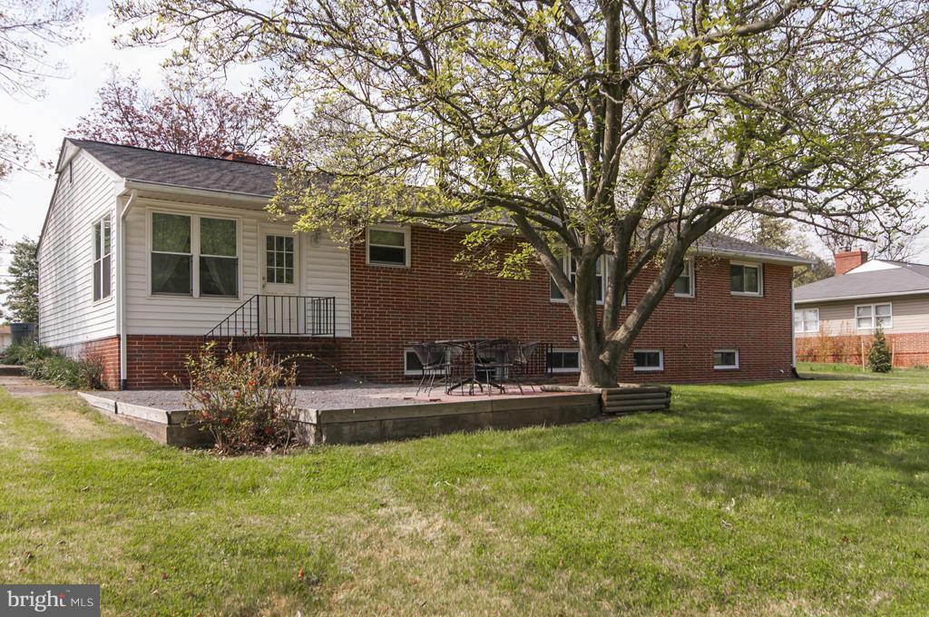 8411 High Ridge Road Ellicott City, MD 21043 - Photo 28 of 30 Exterior (Rear)