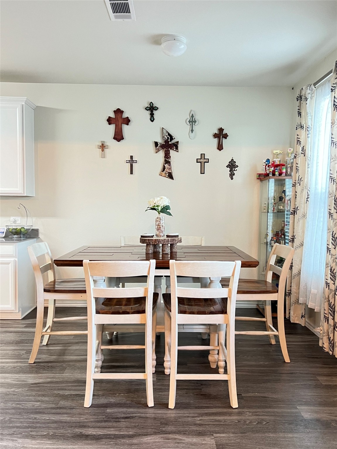 14734 Jasper Stream Court Houston, TX 77069 - Photo 6 of 22 a view of a livingroom with furniture wooden floor and entryway