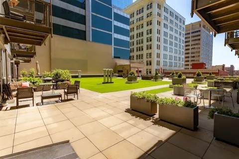 $449,000 | 565 West Quincy Street, Unit 1708, Chicago, IL 60661