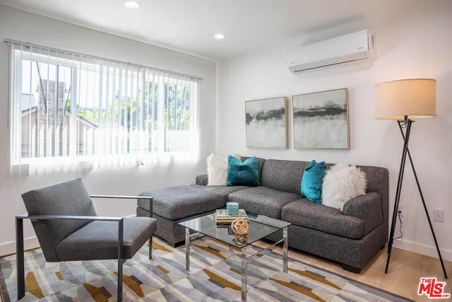 $1,850 | 6244 De Longpre Avenue, Unit 10, Los Angeles, CA 90028