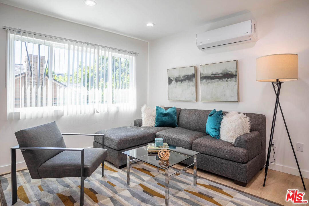 6244 De Longpre Avenue, Unit 10 Los Angeles, CA 90028 - Photo 11 of 24