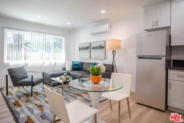 $1,850 | 6244 De Longpre Avenue, Unit 10, Los Angeles, CA 90028