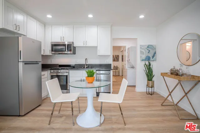 $1,850 | 6244 De Longpre Avenue, Unit 10, Los Angeles, CA 90028