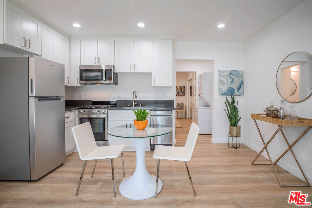 6244 De Longpre Avenue, Unit 10 Los Angeles, CA 90028 - Photo 15 of 24