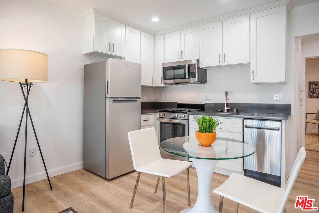 6244 De Longpre Avenue, Unit 10 Los Angeles, CA 90028 - Photo 16 of 24