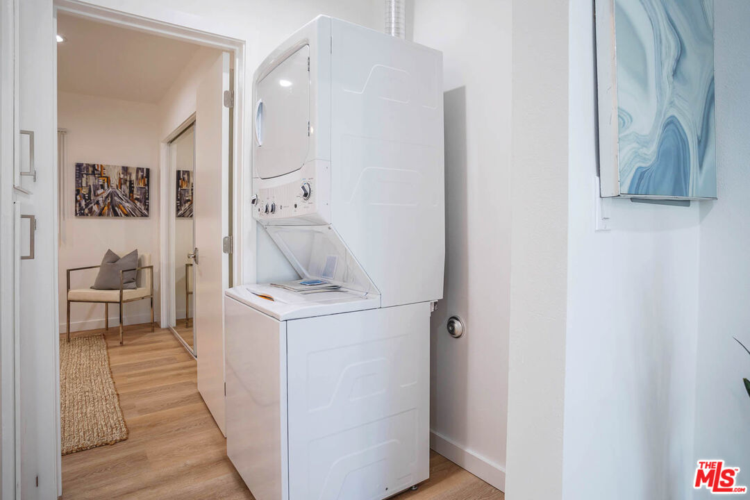 6244 De Longpre Avenue, Unit 10 Los Angeles, CA 90028 - Photo 18 of 24