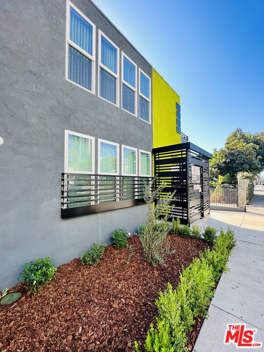 6244 De Longpre Avenue, Unit 10 Los Angeles, CA 90028 - Photo 4 of 24