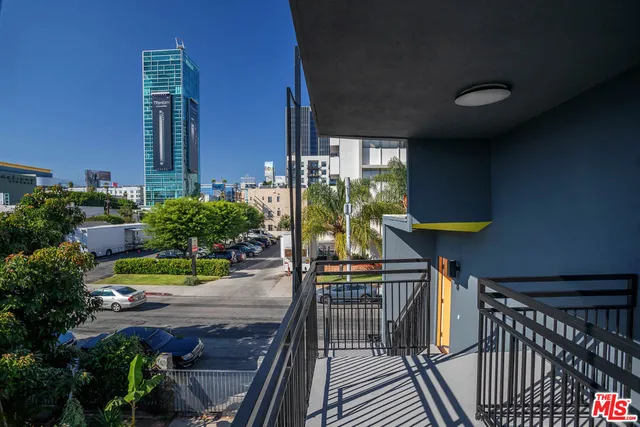 $1,850 | 6244 De Longpre Avenue, Unit 10, Los Angeles, CA 90028