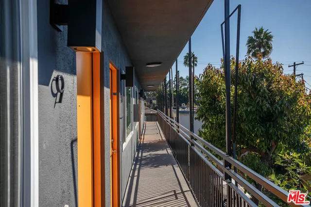 $1,850 | 6244 De Longpre Avenue, Unit 10, Los Angeles, CA 90028