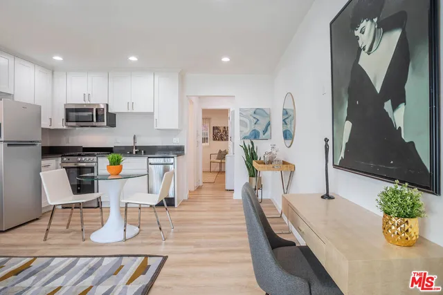 $1,850 | 6244 De Longpre Avenue, Unit 10, Los Angeles, CA 90028