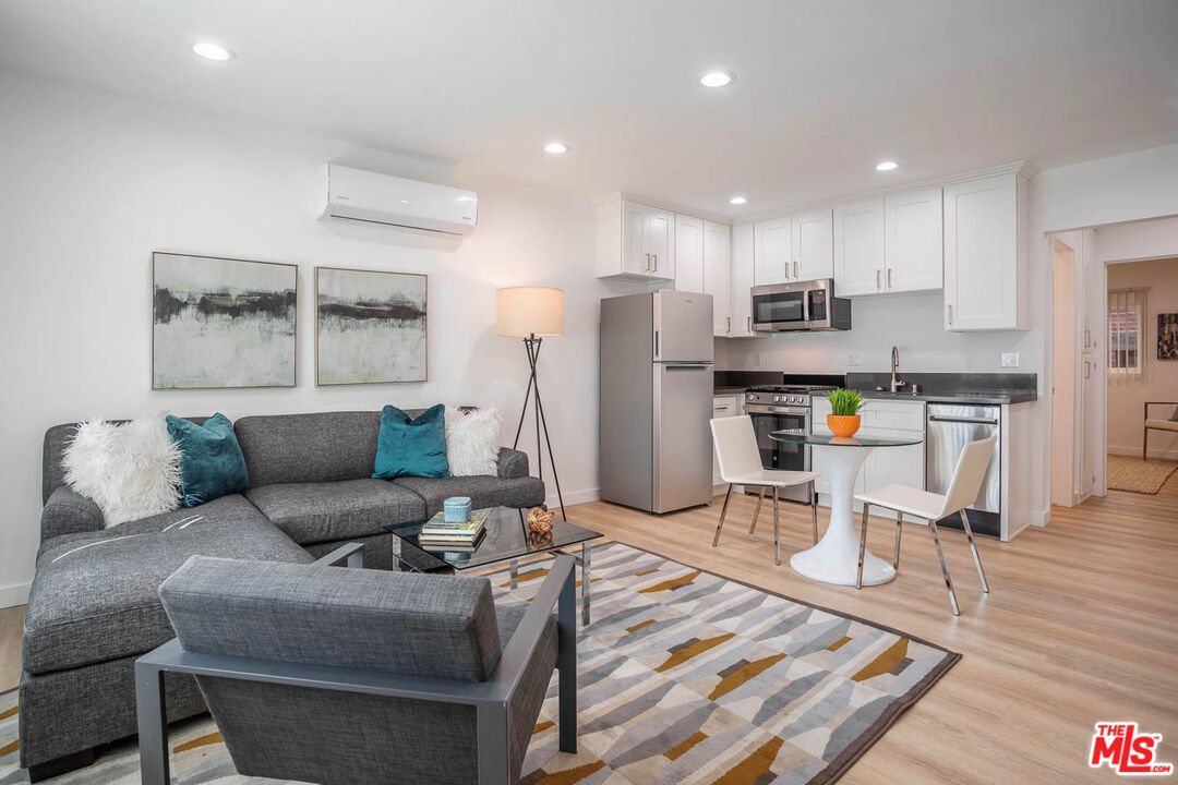 6244 De Longpre Avenue, Unit 10 Los Angeles, CA 90028 - Photo 10 of 24