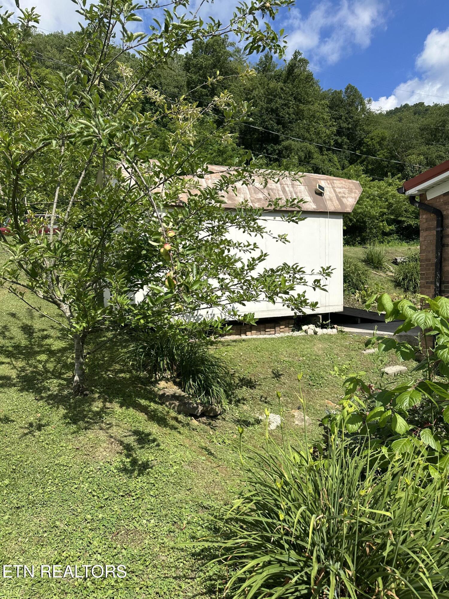 165 Redmond Road Pineville, KY 40977 - Photo 6 of 25 IMG_1859