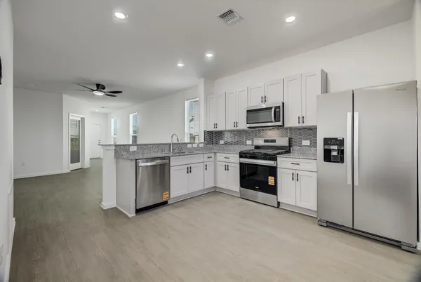$2,300 | 519 Louis Lane, Baytown, TX 77523