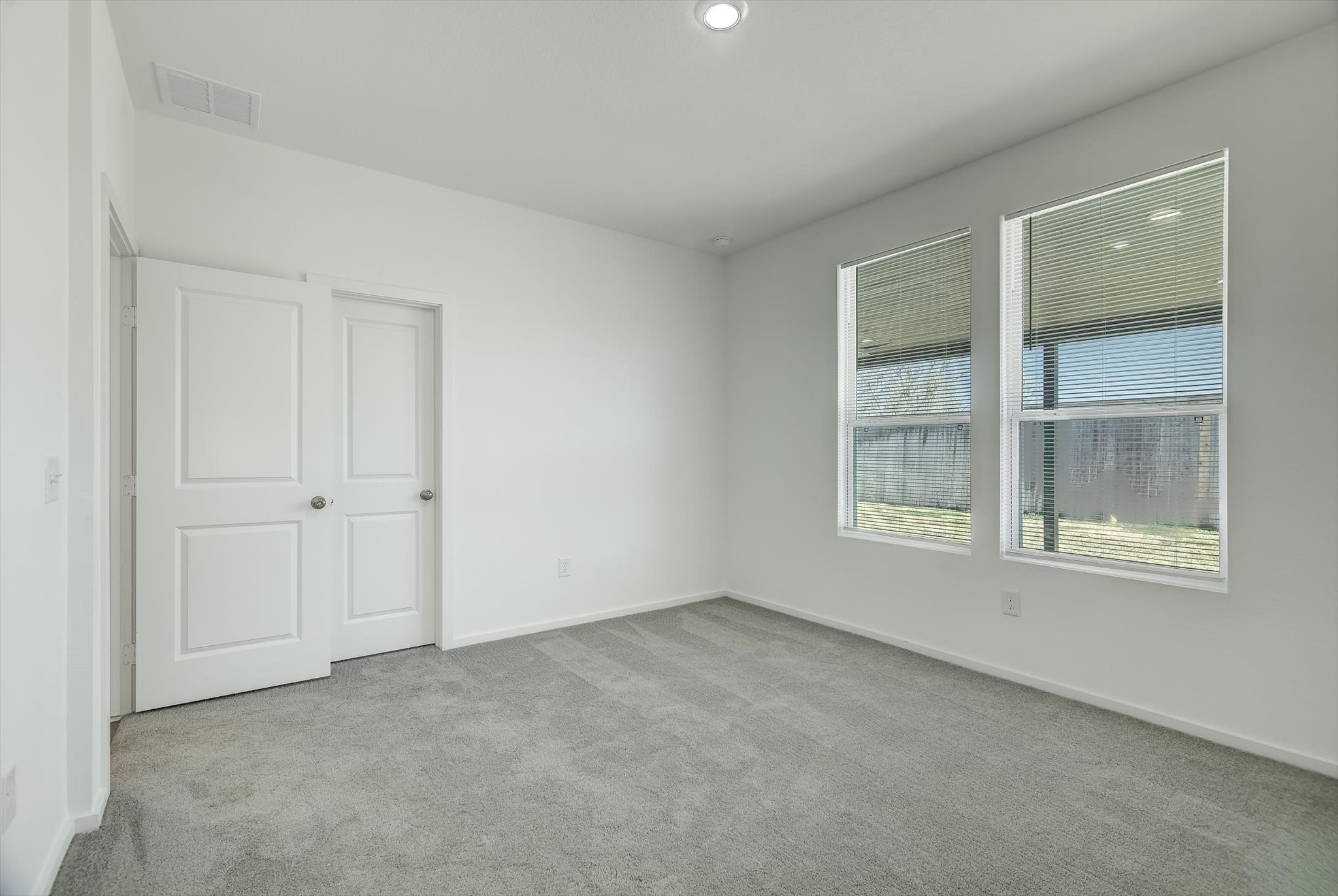 519 Louis Lane Baytown, TX 77523 - Photo 24 of 43 an empty room with windows and closet
