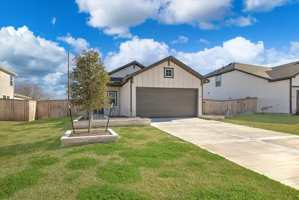 $2,300 | 519 Louis Lane, Baytown, TX 77523