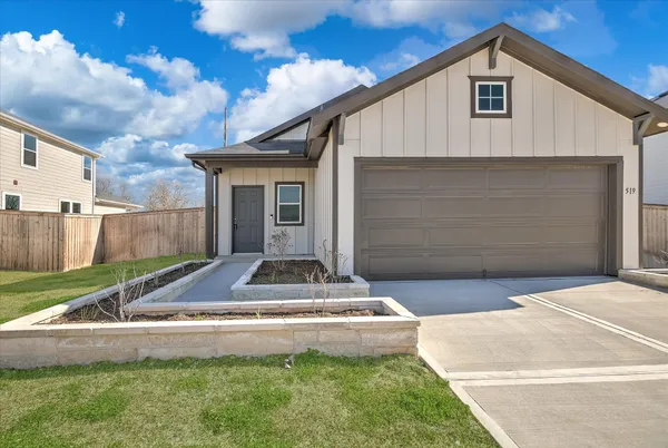 $2,300 | 519 Louis Lane, Baytown, TX 77523