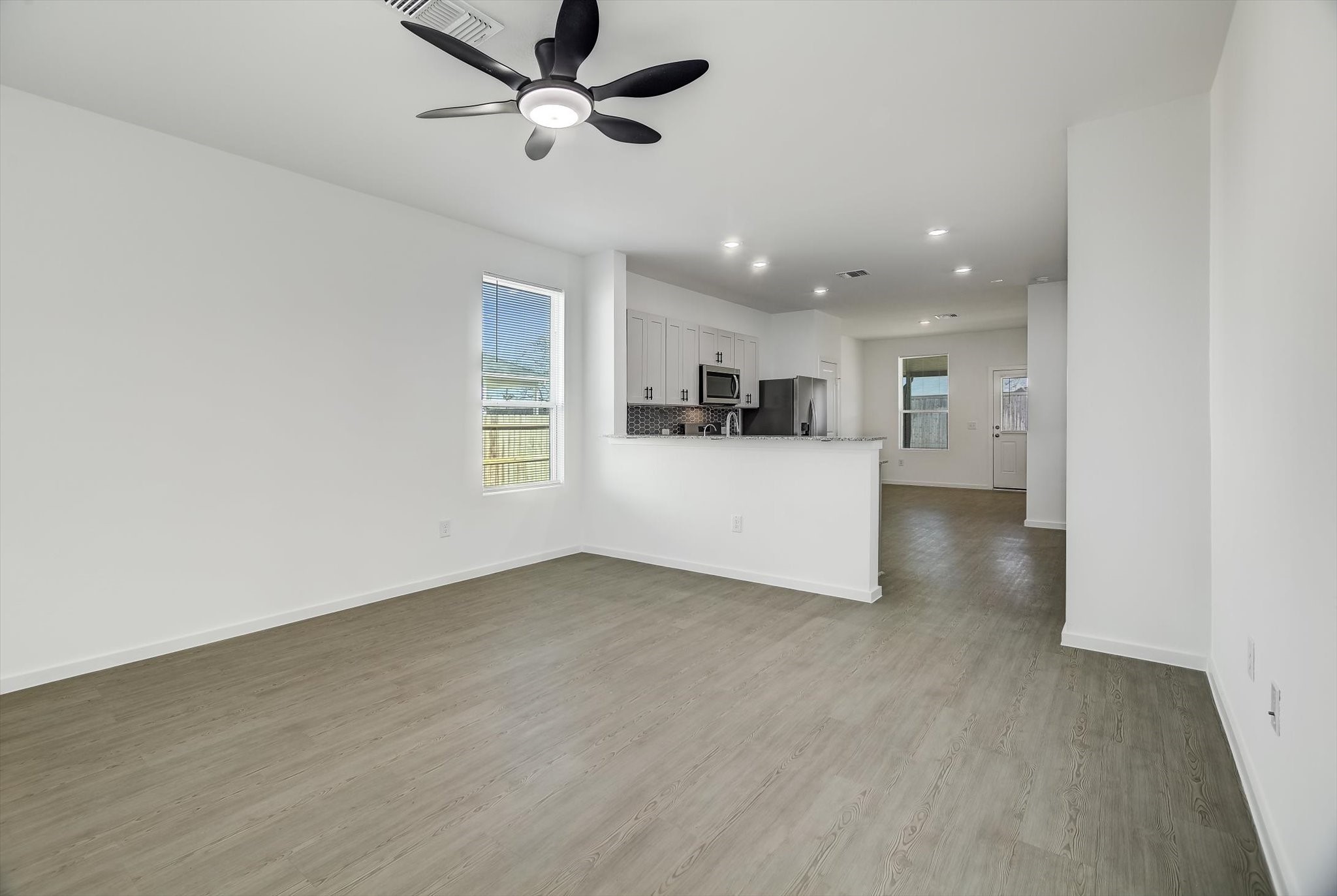 519 Louis Lane Baytown, TX 77523 - Photo 7 of 43