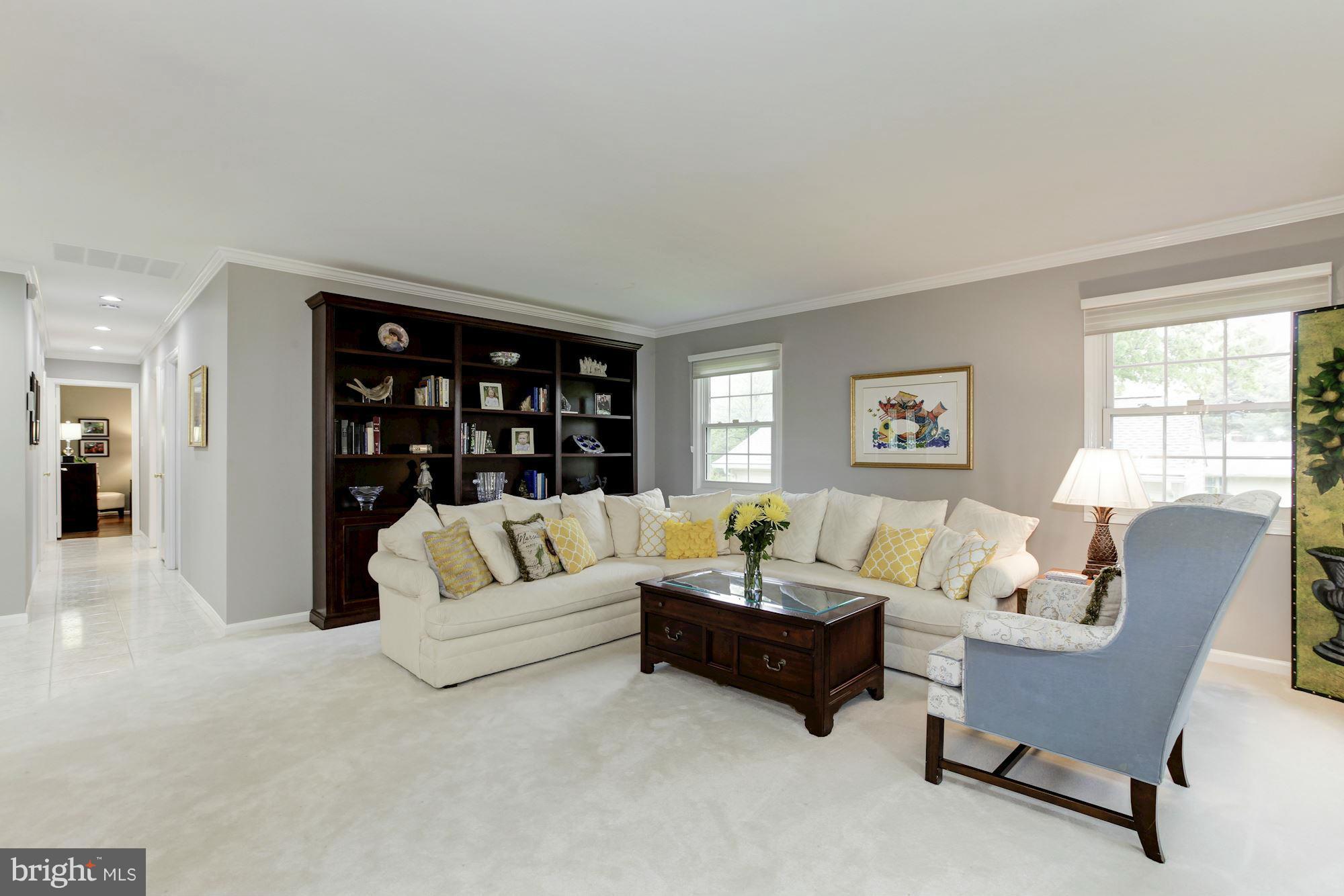 2939 Birchtree Lane Silver Spring, MD 20906 - Photo 5 of 25 Living Room