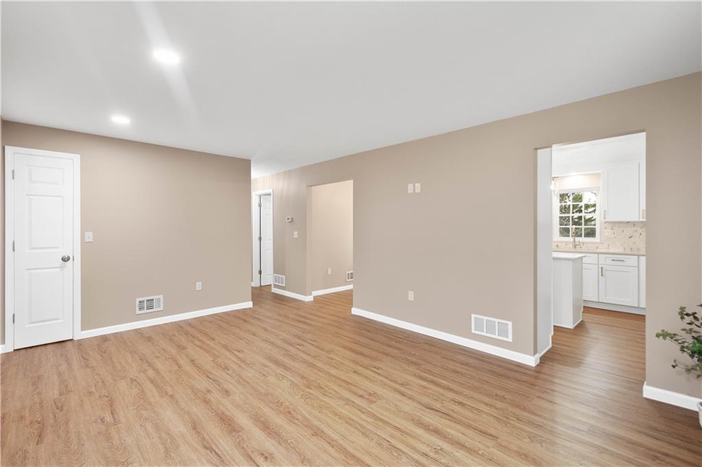 4468 Stilley Road Pittsburgh, PA 15227 - Photo 5 of 31 Gallery Image 5