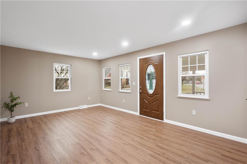 4468 Stilley Road Pittsburgh, PA 15227 - Photo 6 of 31 Gallery Image 6