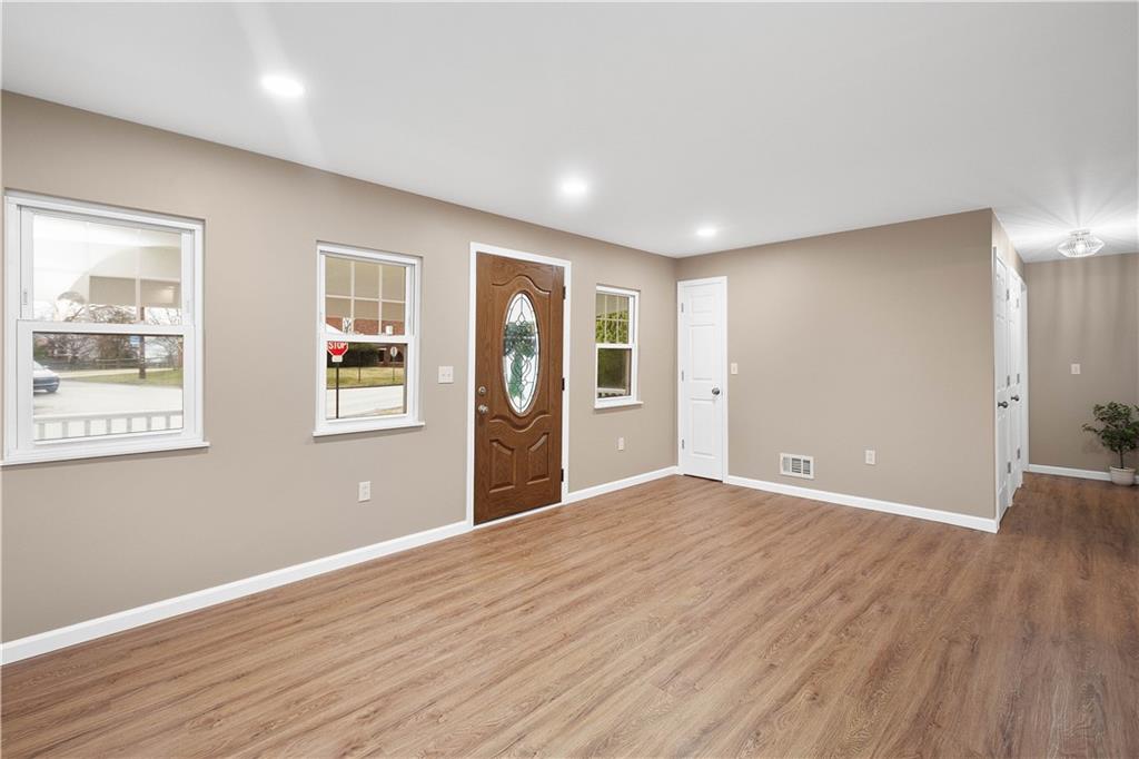 4468 Stilley Road Pittsburgh, PA 15227 - Photo 7 of 31 Gallery Image 7