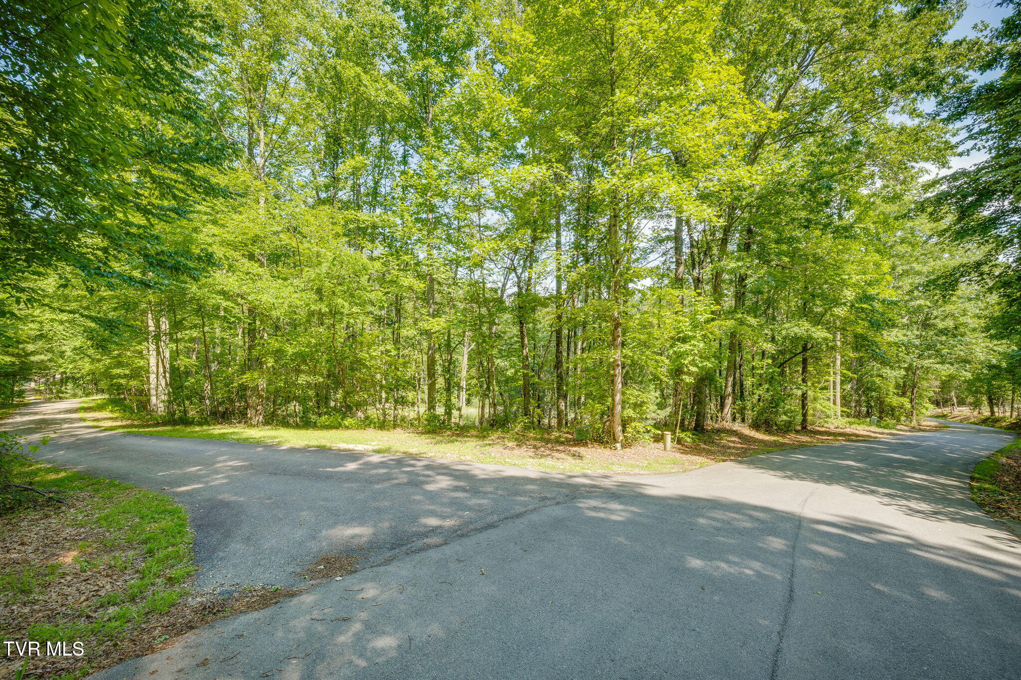 110 Forest Drive, Unit 15 Butler, TN 37640 - Photo 22 of 38 FDE94DA8-3050-41C9-93A6-654FDEA910D5