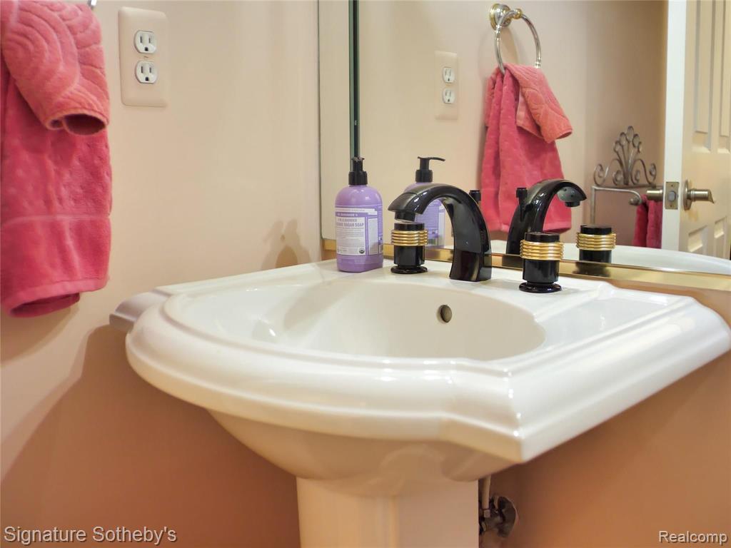 399 Neff Road Grosse Pointe, MI 48230 - Photo 19 of 52