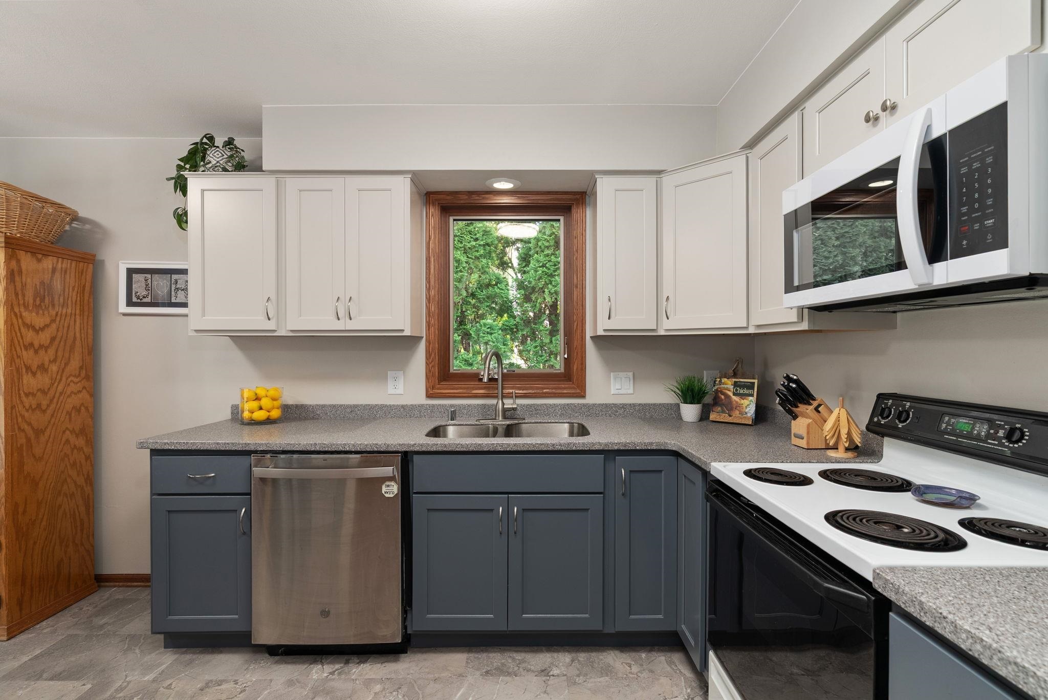 2725 Whitlock Road Madison, WI 53719 - Photo 12 of 25