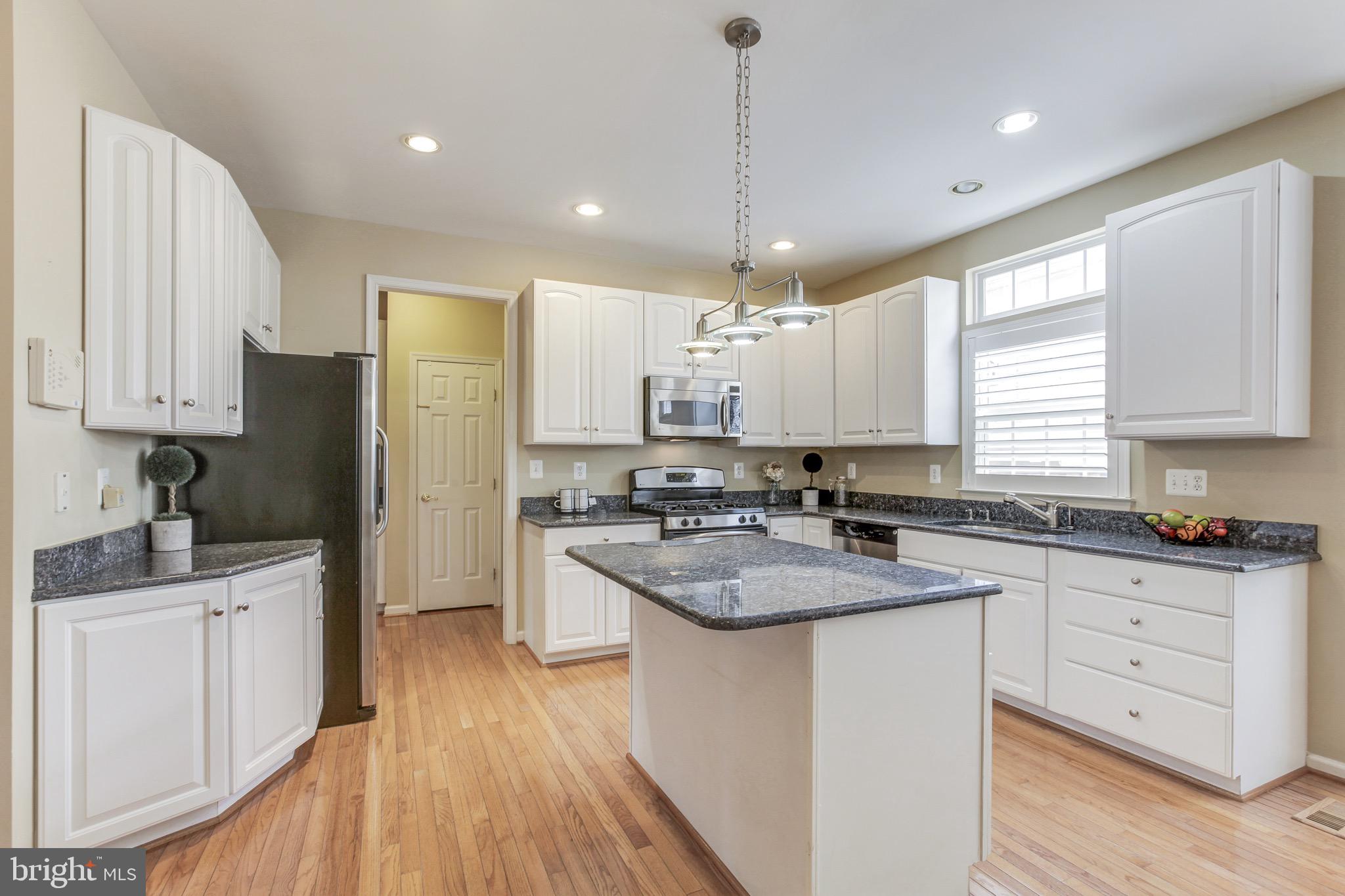 772 Summer Walk Drive Gaithersburg, MD 20878 - Photo 13 of 42