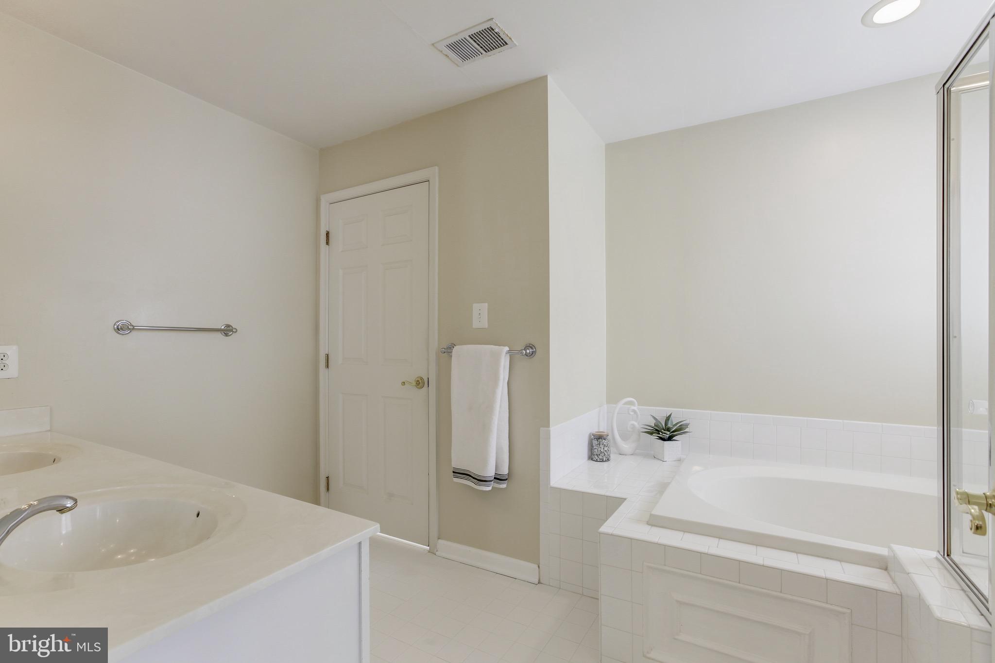 772 Summer Walk Drive Gaithersburg, MD 20878 - Photo 28 of 42