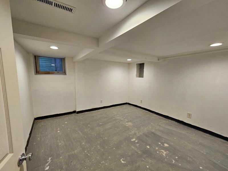 1330 Hayes Avenue Racine, WI 53405 - Photo 22 of 28 12