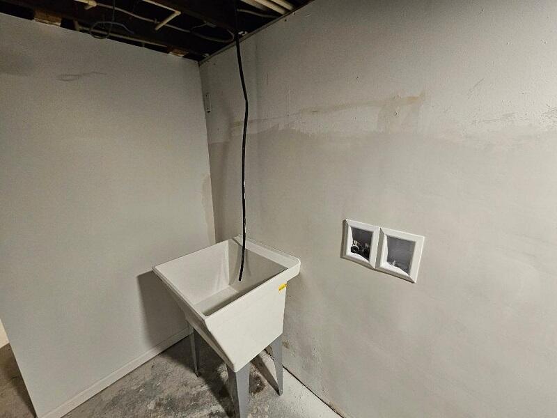 1330 Hayes Avenue Racine, WI 53405 - Photo 23 of 28 13