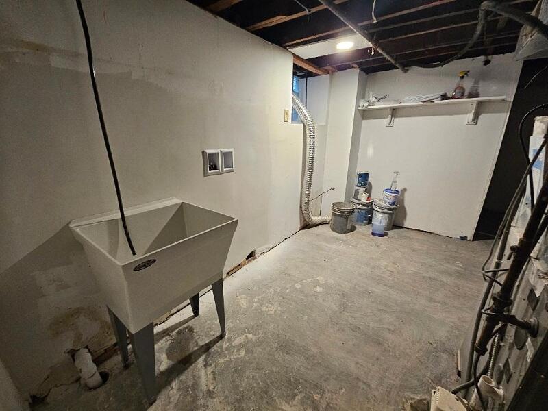 1330 Hayes Avenue Racine, WI 53405 - Photo 24 of 28 6