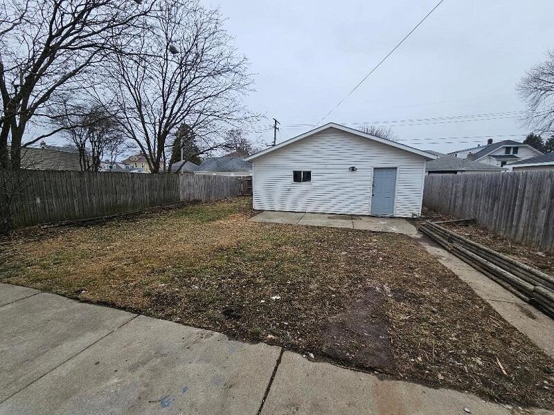 1330 Hayes Avenue Racine, WI 53405 - Photo 27 of 28 18