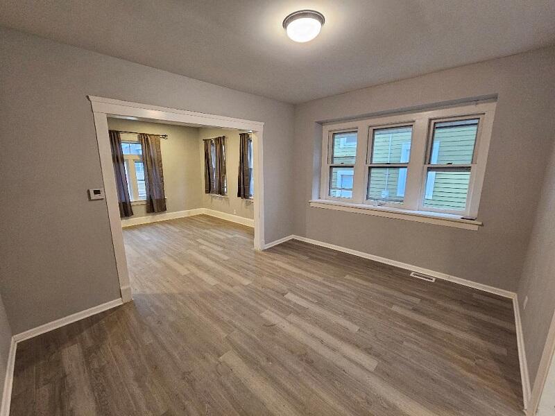 1330 Hayes Avenue Racine, WI 53405 - Photo 3 of 28 30