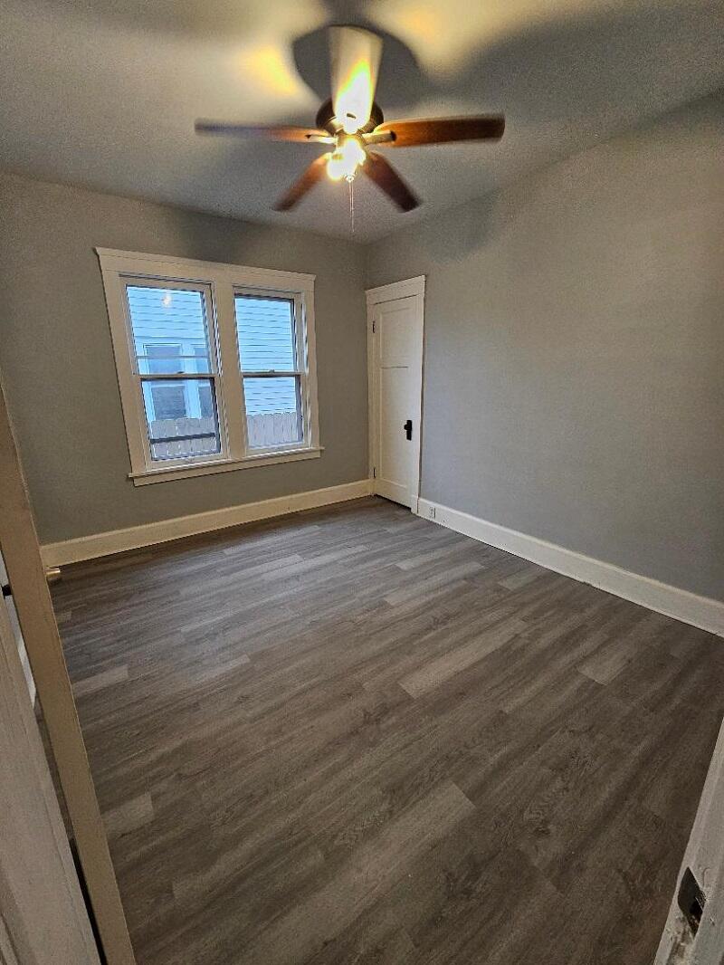 1330 Hayes Avenue Racine, WI 53405 - Photo 9 of 28 29