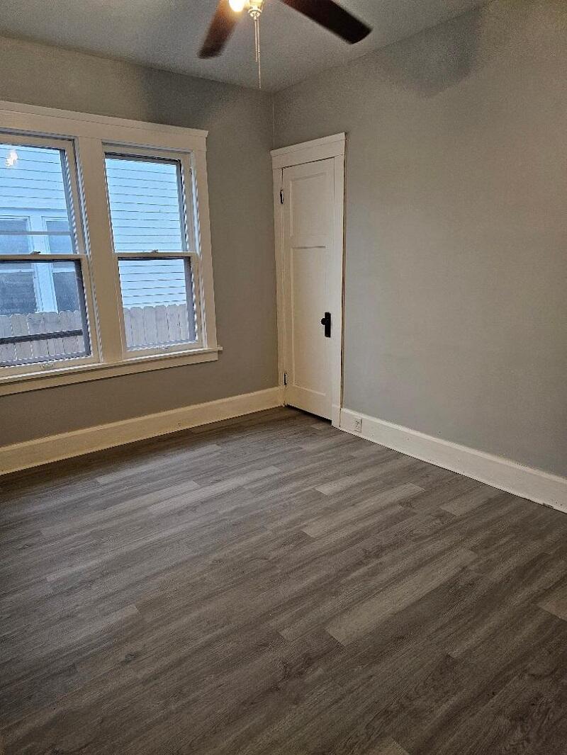 1330 Hayes Avenue Racine, WI 53405 - Photo 10 of 28 28