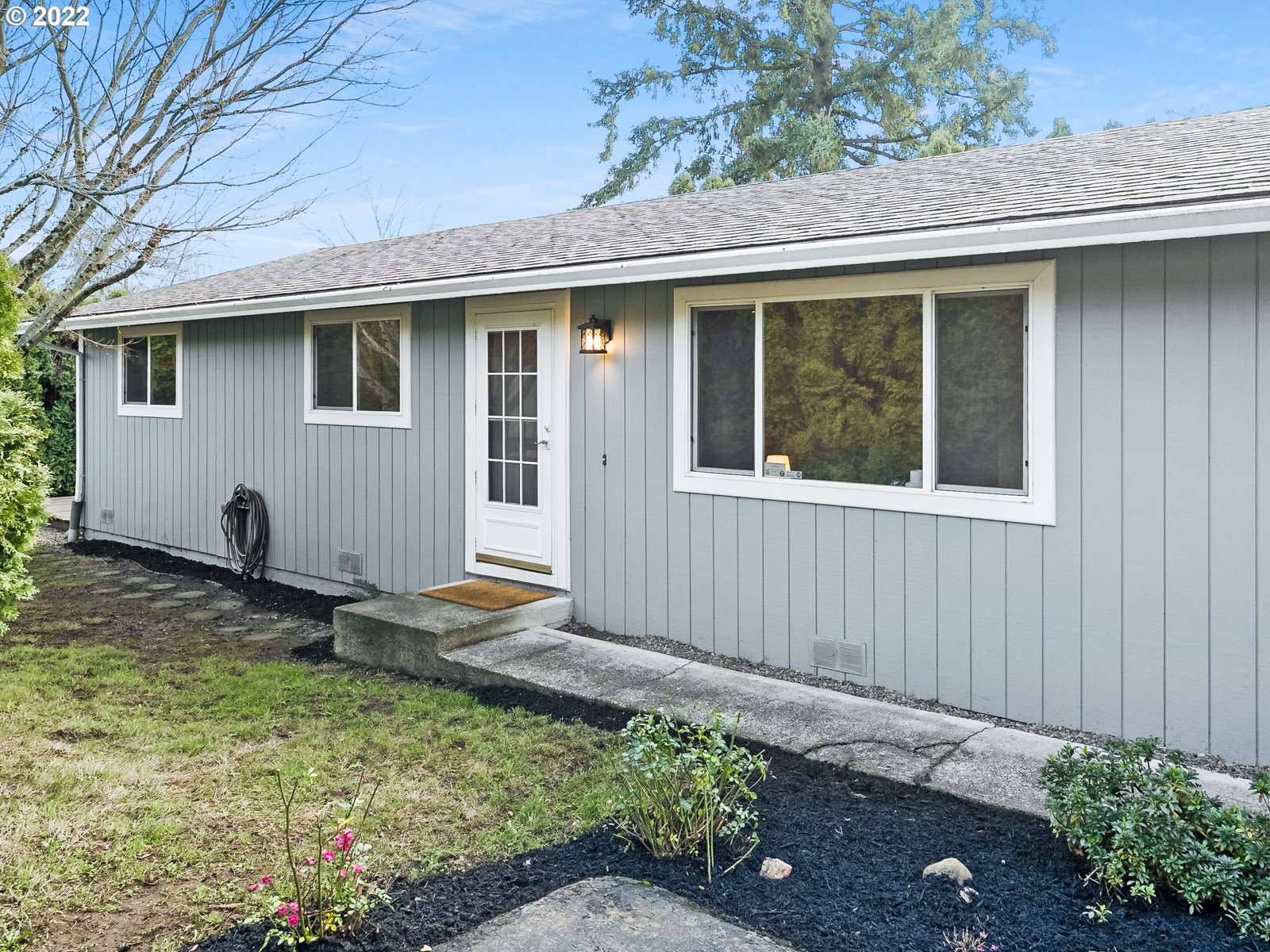 8810 Southeast Rural Street Portland, OR 97266 - Photo 31 of 32 a backyard of a house
