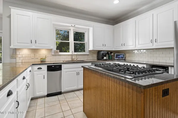 $379,900 | 5134 Canton Heights Drive, Jackson, MS 39211