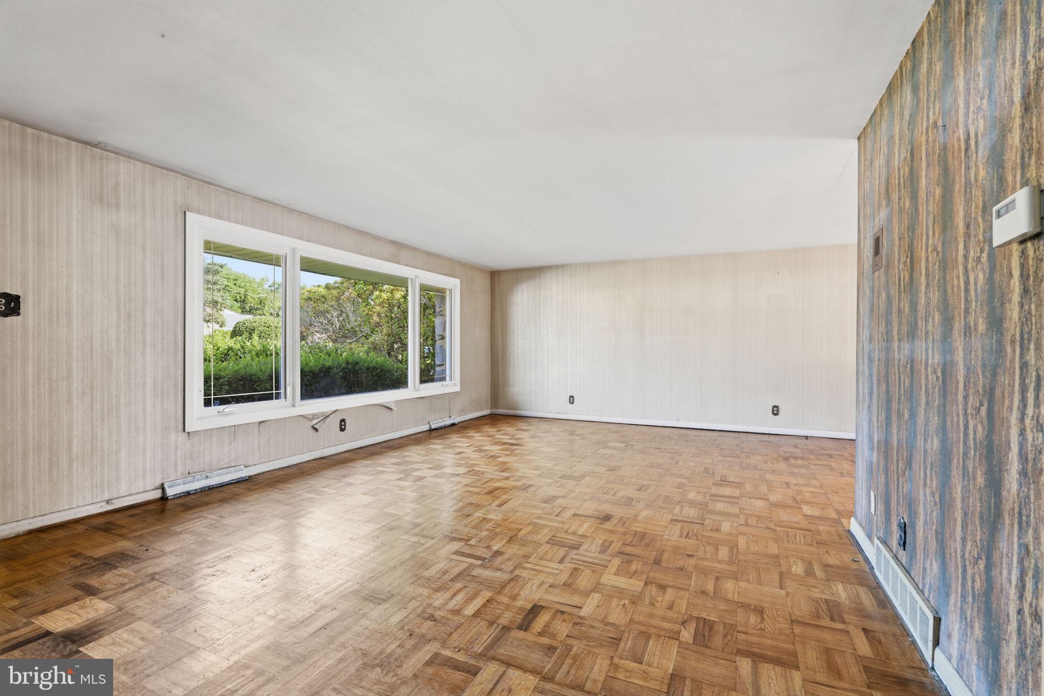 9219 Burbank Road Philadelphia, PA 19115 - Photo 3 of 29