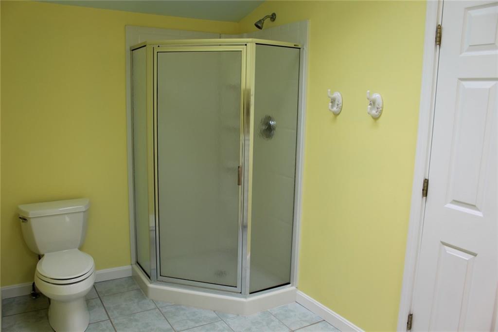 1531 Pennock Road Pittsburgh, PA 15212 - Photo 8 of 14 Master bathroom.