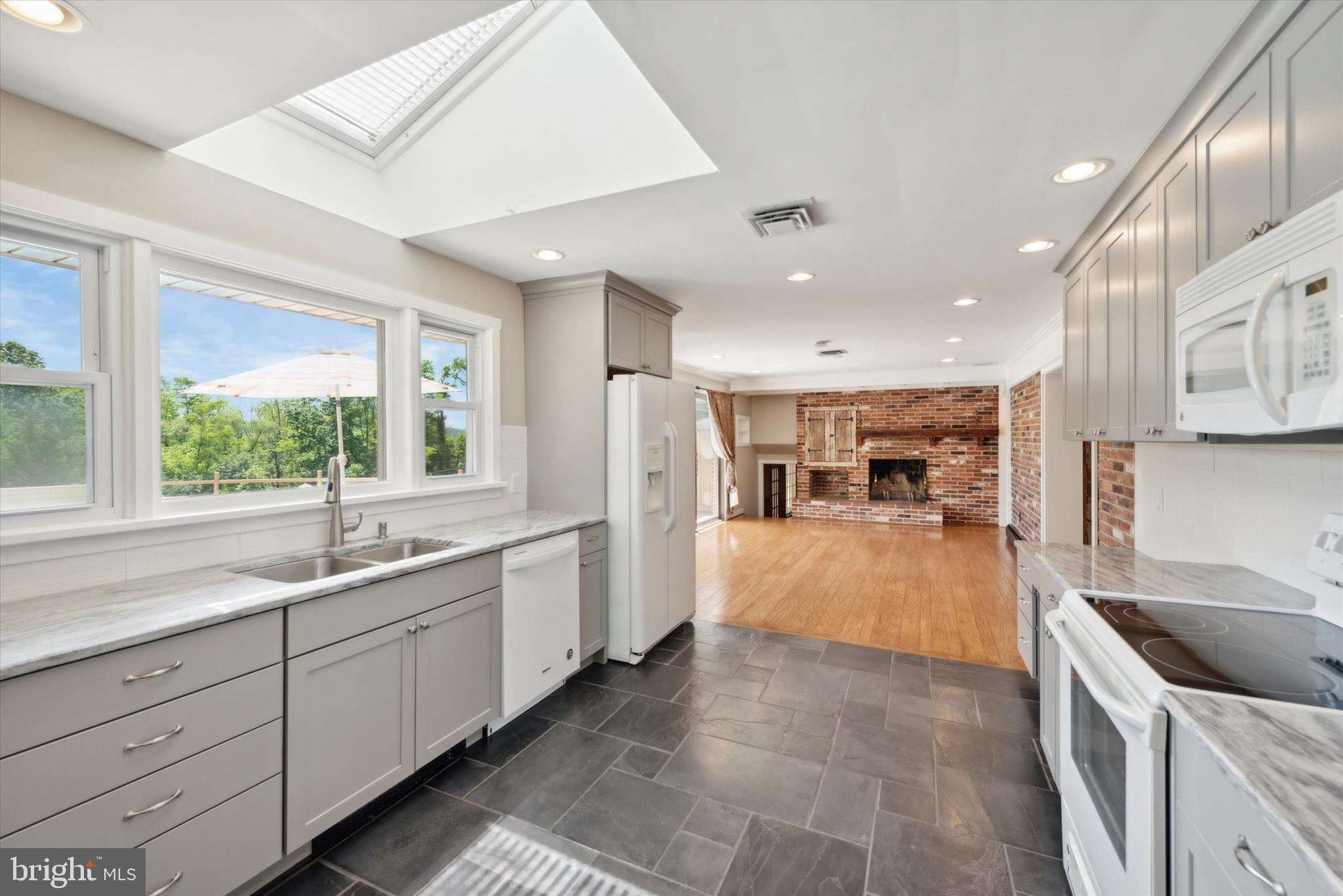 217 Downing Road Downingtown, PA 19335 - Photo 8 of 38 Bright and Cheerful Cook's Delight Kitchen