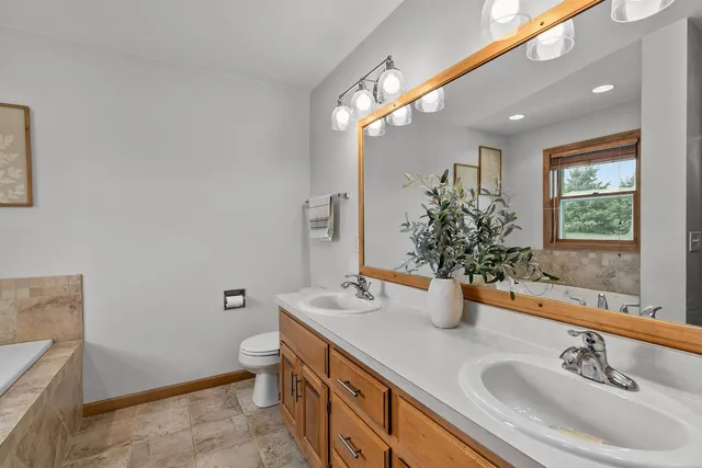 $525,000 | 4144 North Foxglove Lane, Appleton, WI 54913