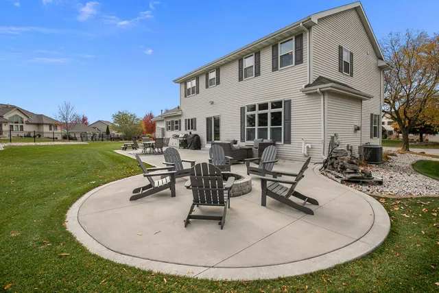 $525,000 | 4144 North Foxglove Lane, Appleton, WI 54913