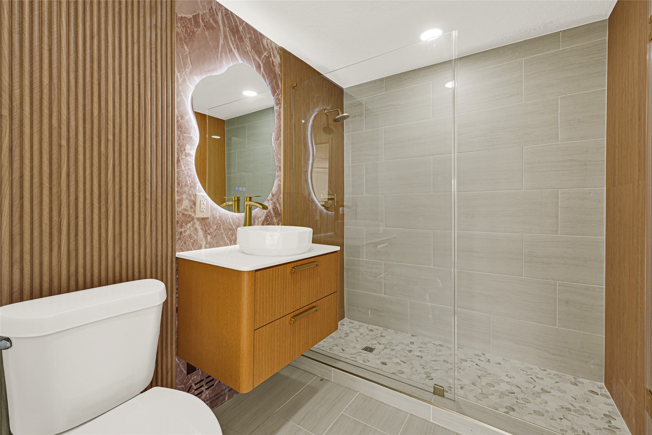 513 Main Street Pasadena, TX 77506 - Photo 8 of 35 a bathroom with a toilet sink vanity and mirror