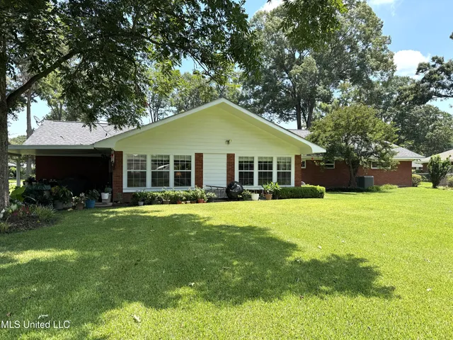 $345,000 | 4 Sun Court, Natchez, MS 39120